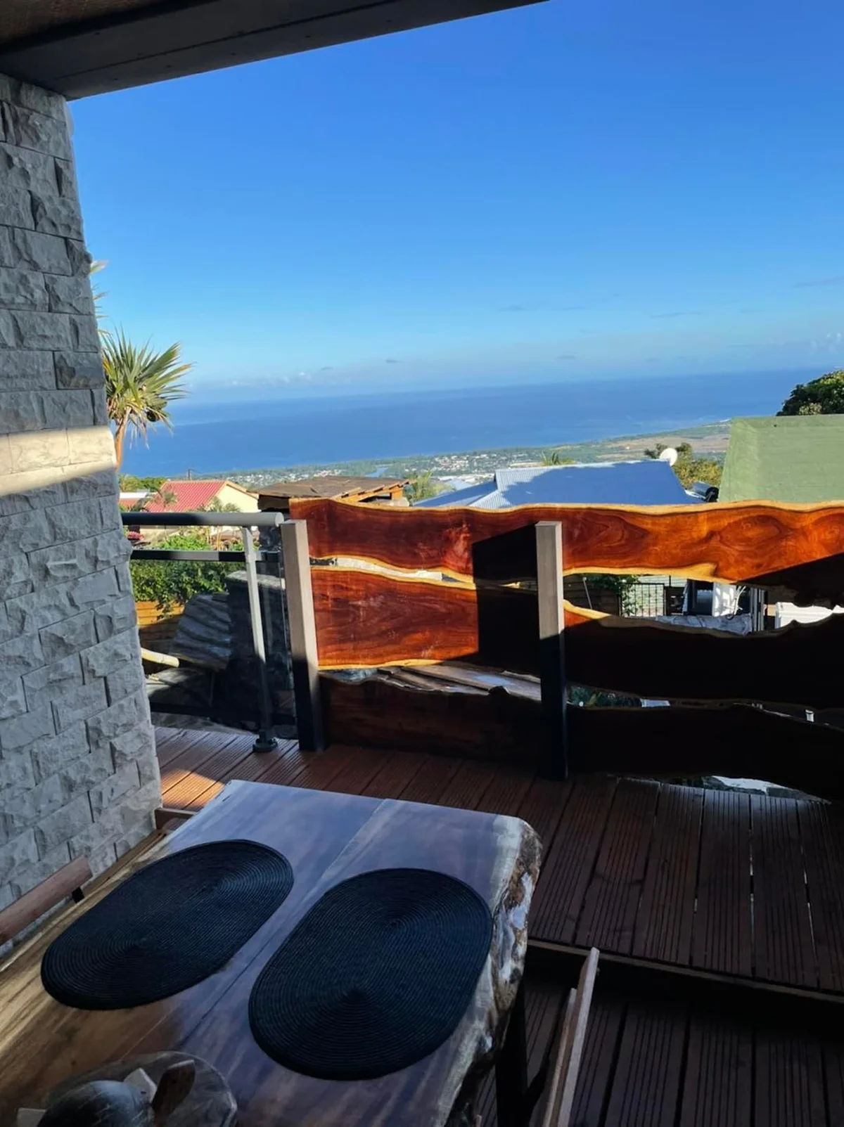 La terrasse du Bananier qui regarde l'océan