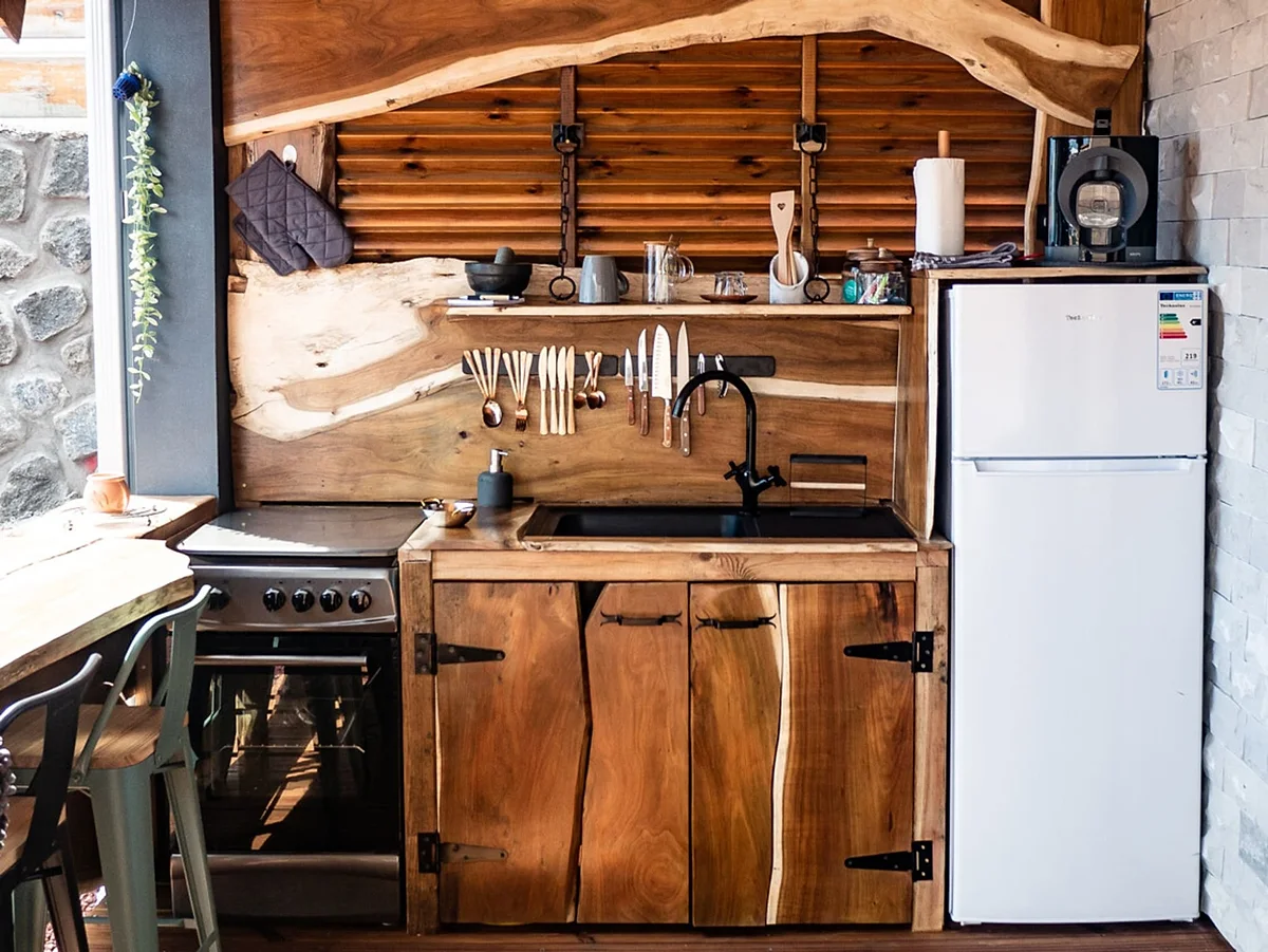 La cuisine équipée en bois du Chocas bleu
